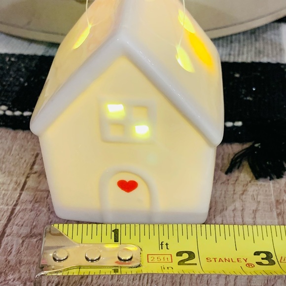 Light Up Ceramic Valentine’s House - Picture 9 of 12